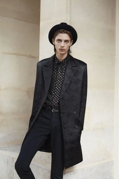 Look 10